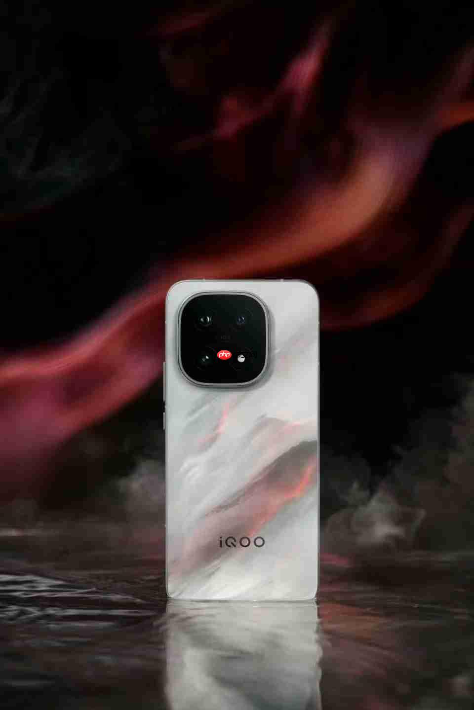 iQOO 15 Ultra官宣：行业首款性能Ultra手机，春节前发布