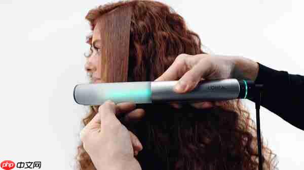 CES2026 欧莱雅推出LED光能面膜和多效光能美发棒