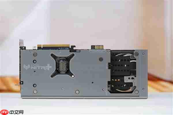 独特背插供电！蓝宝石NITRO+氮动RX 9070 XT显卡图赏