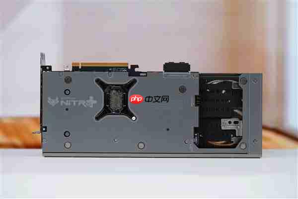 独特背插供电！蓝宝石NITRO+氮动RX 9070 XT显卡图赏