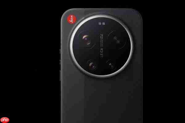 年轻人的第一台徕卡相机火了！小米17 Ultra徕卡版售罄：黄牛卖1万