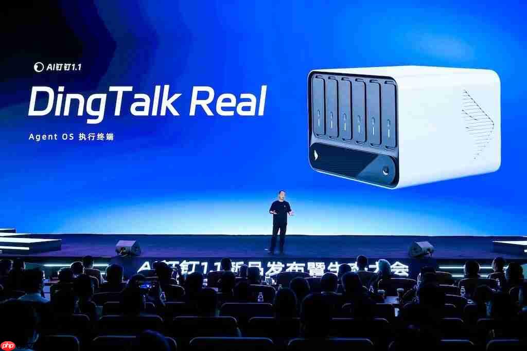 钉钉发布企业级 AI 硬件 DingTalk Real