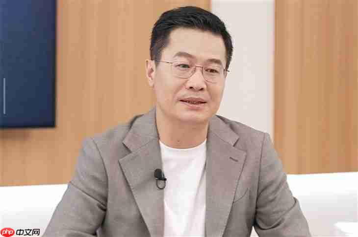 “为了过年给家人拍照 ” 卢伟冰解释为何小米17 Ultra提前发布