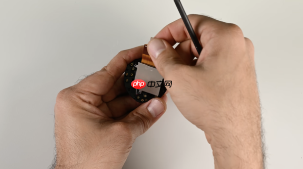 三星Galaxy XR拆解实测：性能强大维修难度喜忧参半