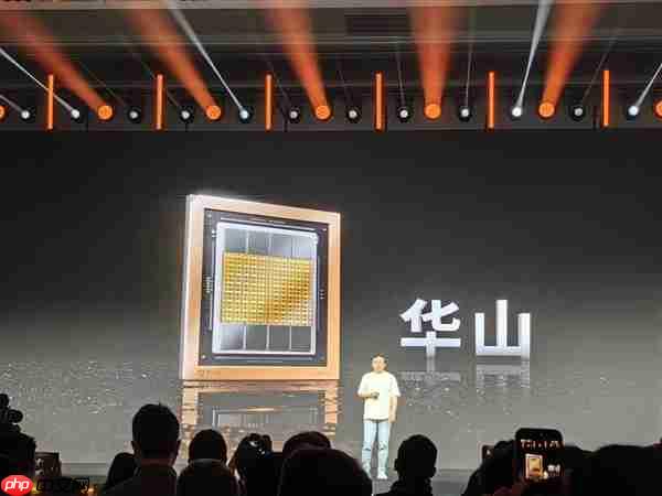 首发“花港”新架构！摩尔线程华山GPU芯片发布：部分性能超越英伟达Blackwell