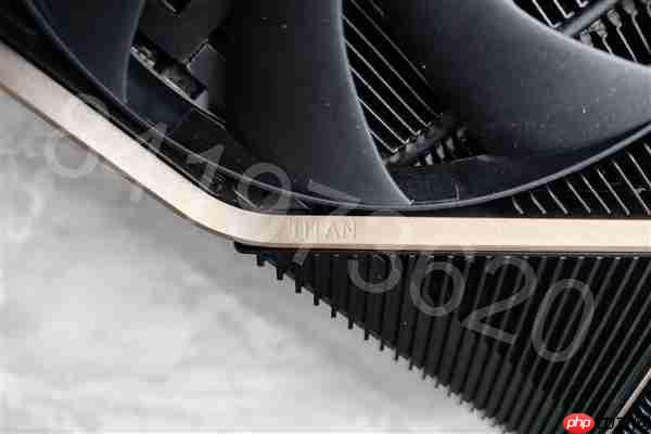 Titan Ada巨卡原型现身：48GB显存、四插槽、900W供电