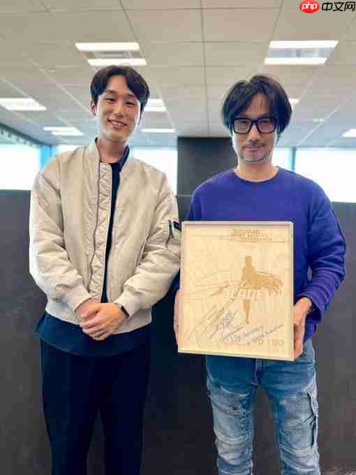 脸依旧难绷！ Shift up赠送小岛秀夫伊芙手办