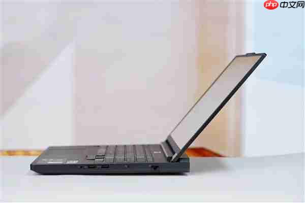 专业OLED超竞屏！联想拯救者Y9000P 2025AI元启游戏本图赏