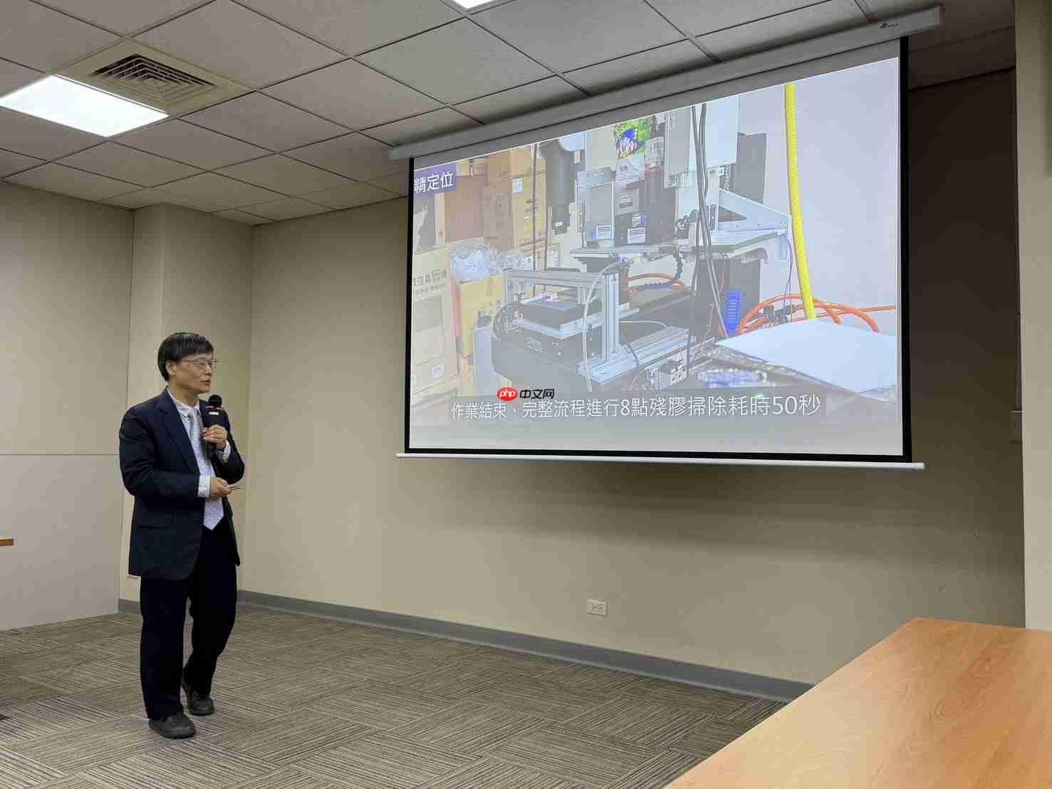 修补效率快10倍、人力省4成 PCB残胶检测与雷射修复机 亮相