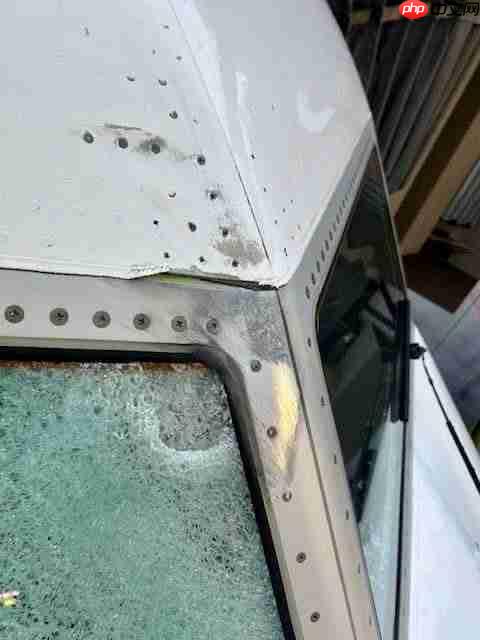 雷达轨迹吻合：美联航客机万米高空风挡碎裂或因气象气球撞击