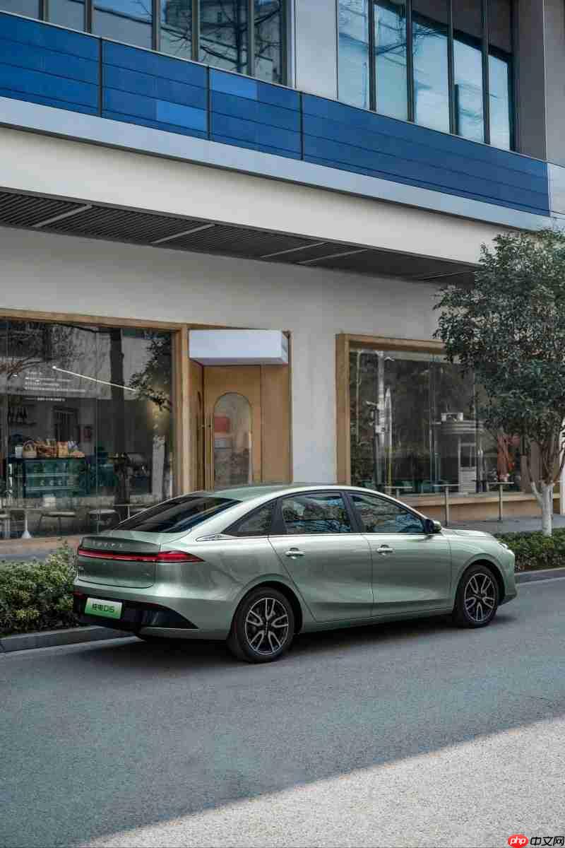 超值10万级纯电！荣威纯电D6真续航+环保内饰+全平大空间