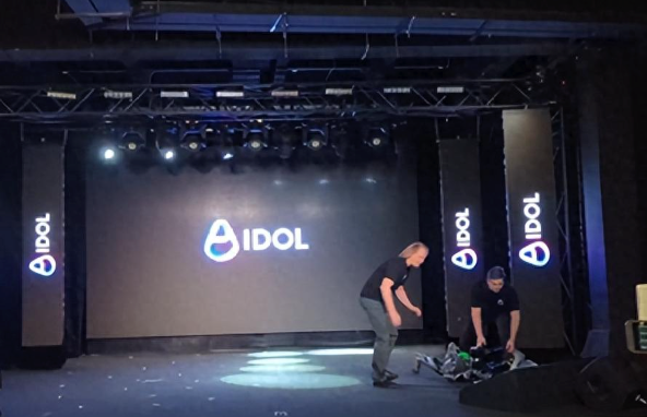 俄最新机器人当众“散架”，“校准问题”还是实力露馅？