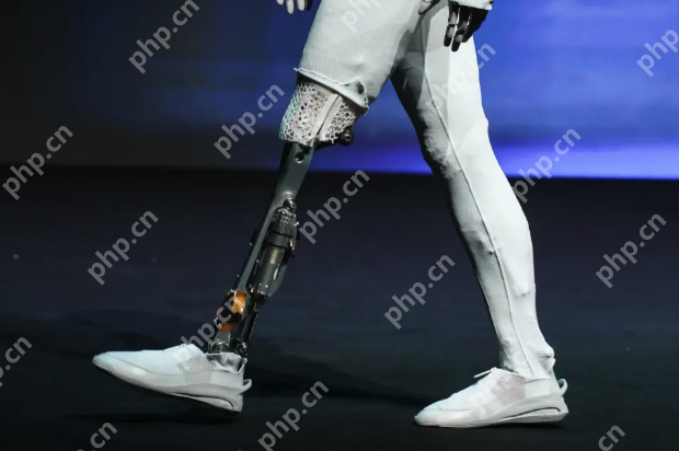 为证机器人非真人，何小鹏发布会现场哽咽下令：剪开它的腿！