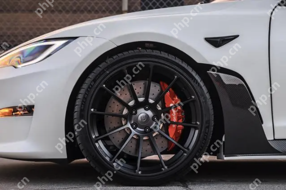 马斯克明确拒绝设立特斯拉高性能子品牌，称将专注于自动驾驶研发