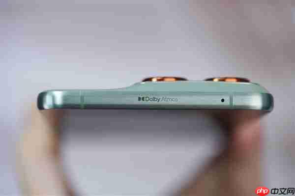 5.99mm超薄机身！联想moto X70 Air图赏