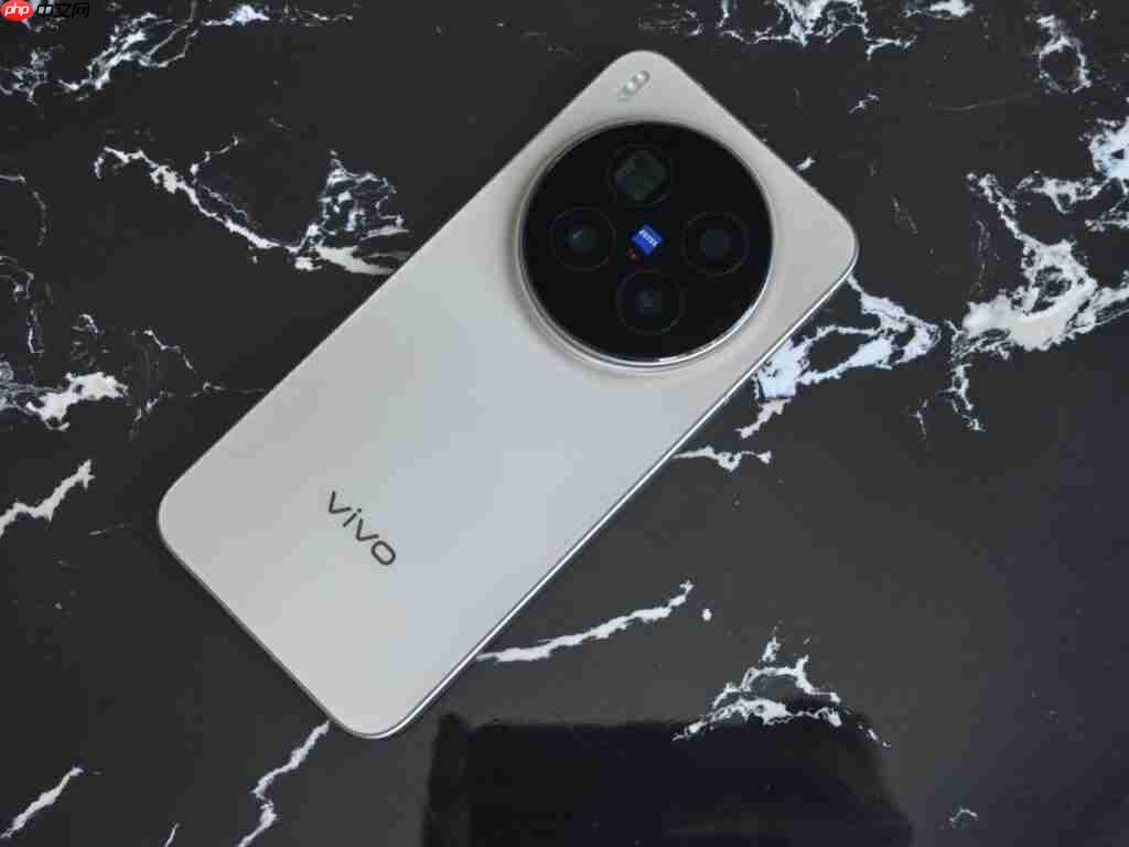 vivo X300 系列即日起接受预订，开价$7998 起再送主题乐园门票及耳机!