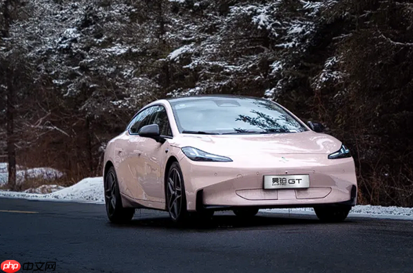 15万买中型纯电性能轿跑！广汽昊铂GT全新Lite版上市