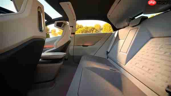 丰田玩激进 买菜车超进化！全新卡罗拉概念车首发