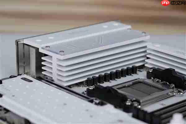 白色高颜值主板！七彩虹CVN B850 ARK FROZEN v14方舟图赏