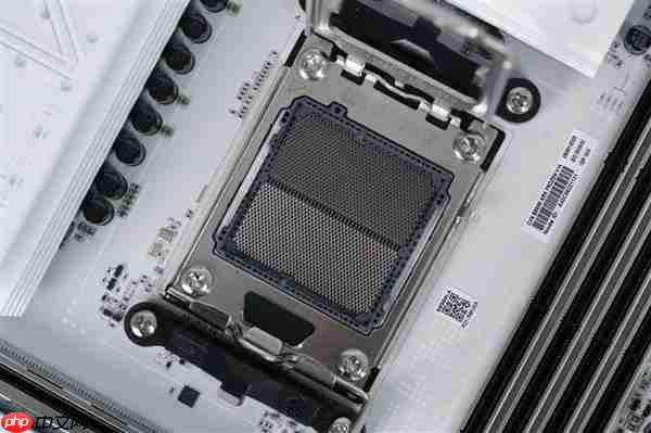 白色高颜值主板！七彩虹CVN B850 ARK FROZEN v14方舟图赏