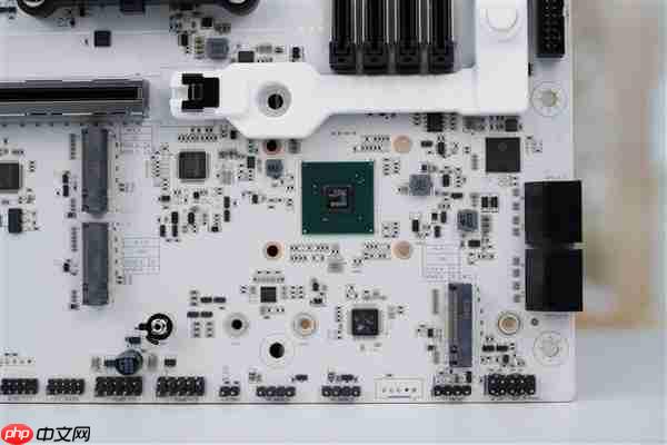 白色高颜值主板！七彩虹CVN B850 ARK FROZEN v14方舟图赏