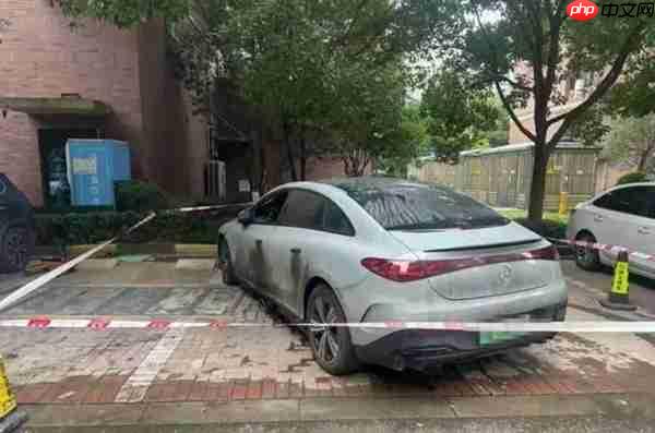 奔驰电动车小区地库起火：预约充电结束后热失控