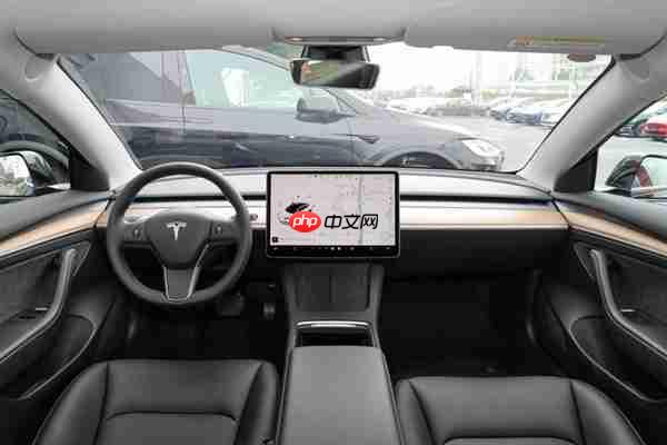 HW3老车主终于等来盼头！特斯拉：明年二季度推轻量版FSD V14