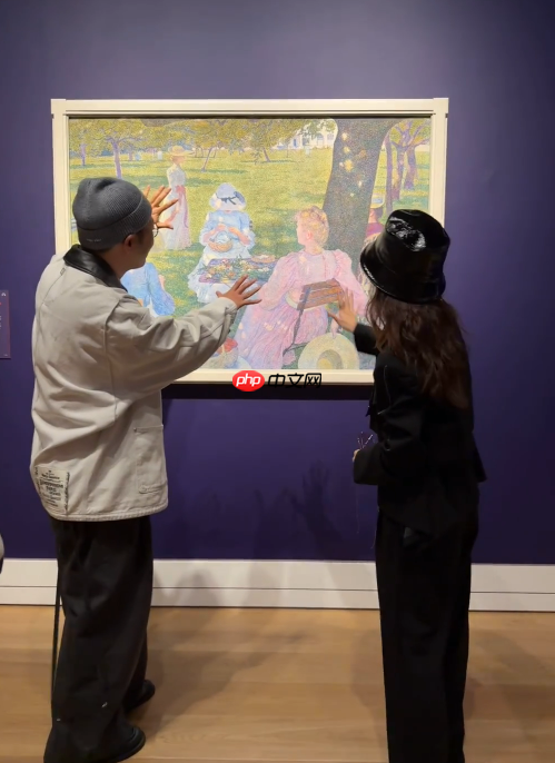 杜海涛晒与章泽天伦敦看展合照 章泽天一头蓬松卷发 松弛感拉满