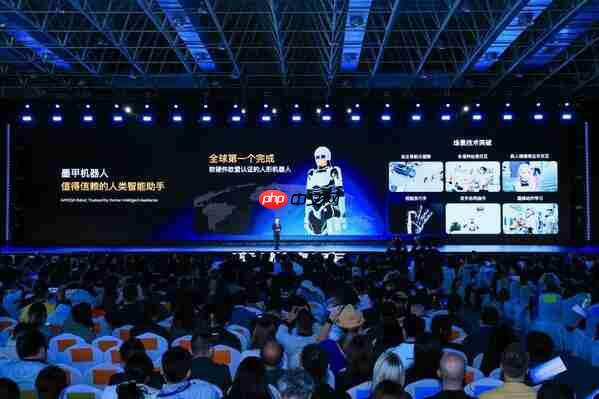 从讲PPT到全流程接待，墨甲机器人2025奇瑞全球创新大会"人类助手"实景展示