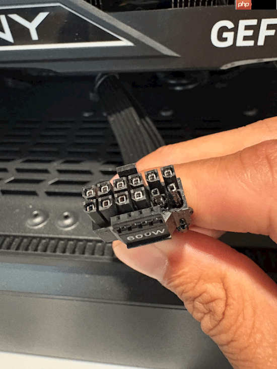 16针供电接口真没法要了！48小时烧了四块RTX 5090