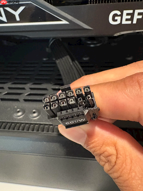 12V-2x6 16针供电接口真没法要了！48小时烧了四块RTX 5090