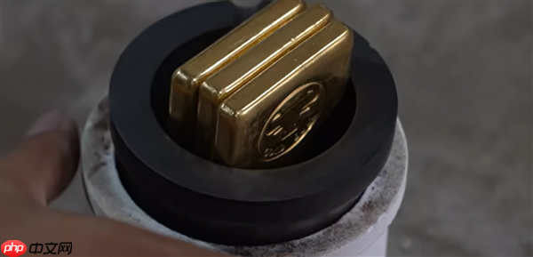 揭秘全球唯一黄金版RTX 5090D!6公斤黄金 神秘大佬买走