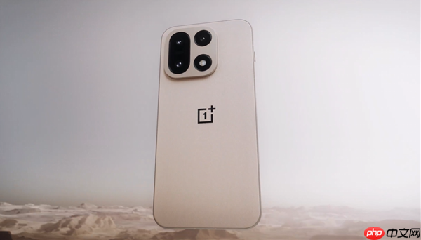 一加15原色沙丘亮相 首发航天级纳米瓷金属 两大自研工艺