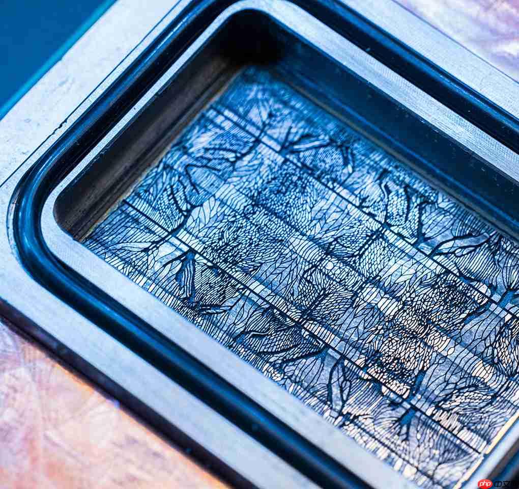 微软攻克数据中心芯片散热瓶颈：微流体 + AI 精准降温