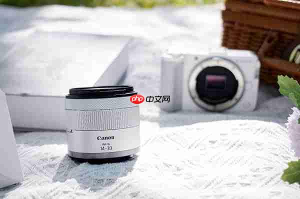 专业摄影师力荐：佳能 R50V 拍照实力实测  弱光对焦与色彩表现惊艳，全能创作不妥协