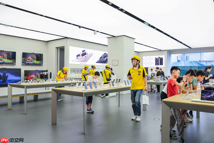 华为新款三折叠手机今日开售，上海有消费者“闪购下单”10分钟尝鲜