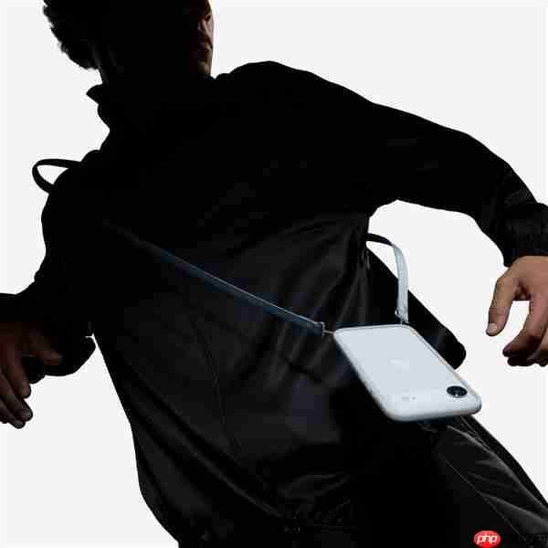 苹果客服回应iPhone 17挂绳卖479元：使用环保材质  罗永浩：可以说脏话吗