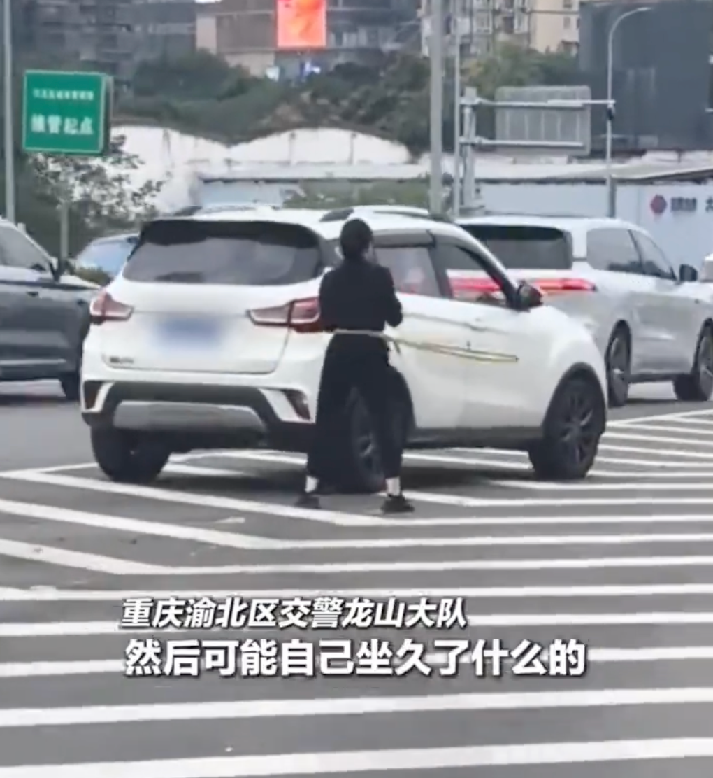 重庆一女子在高架桥上转呼啦圈是什么情况？详情介绍 - php中文网