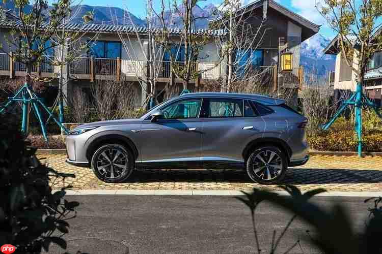 2025油电同价：10万SUV荣威D5XDMH性价比革命