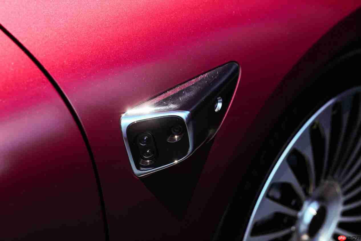 把电影院和K歌房装进车里？享界S9T亮相成都车展