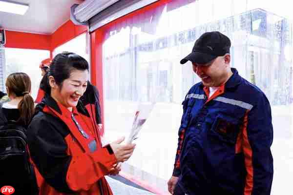 七夕礼物、免费上妆合照 京东家电家居爱心鹊桥站台为一线劳动者定格浪漫瞬间