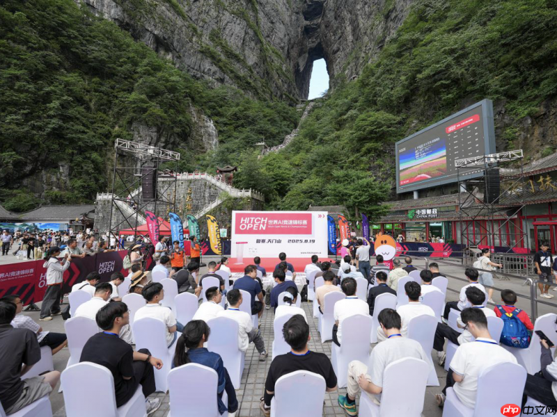 HitchOpen 世界AI竞速锦标赛序幕开启：七所大学战队“试剑”张家界天门山！