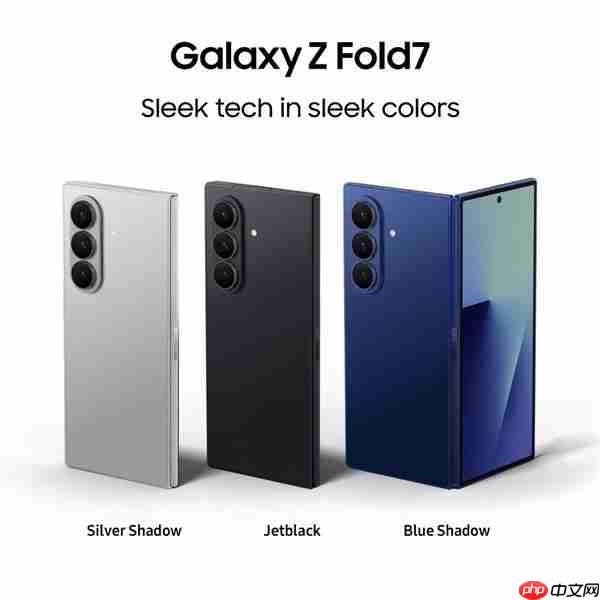 三星Galaxy Z Fold7渲染图曝光：取消屏下摄像头，主打轻薄设计