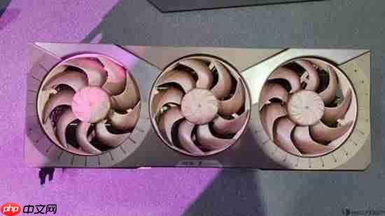 华硕RTX 5080猫头鹰联名显卡发布：四槽三风扇、2730MHz