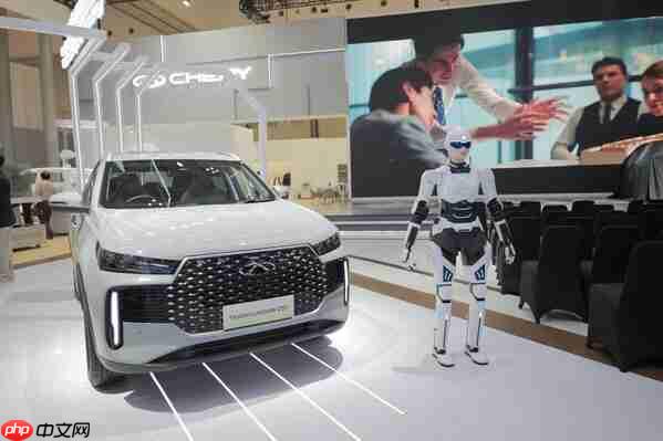 AiMOGA墨甲机器人惊艳亮相印尼车展,加速东南亚智能销售布局