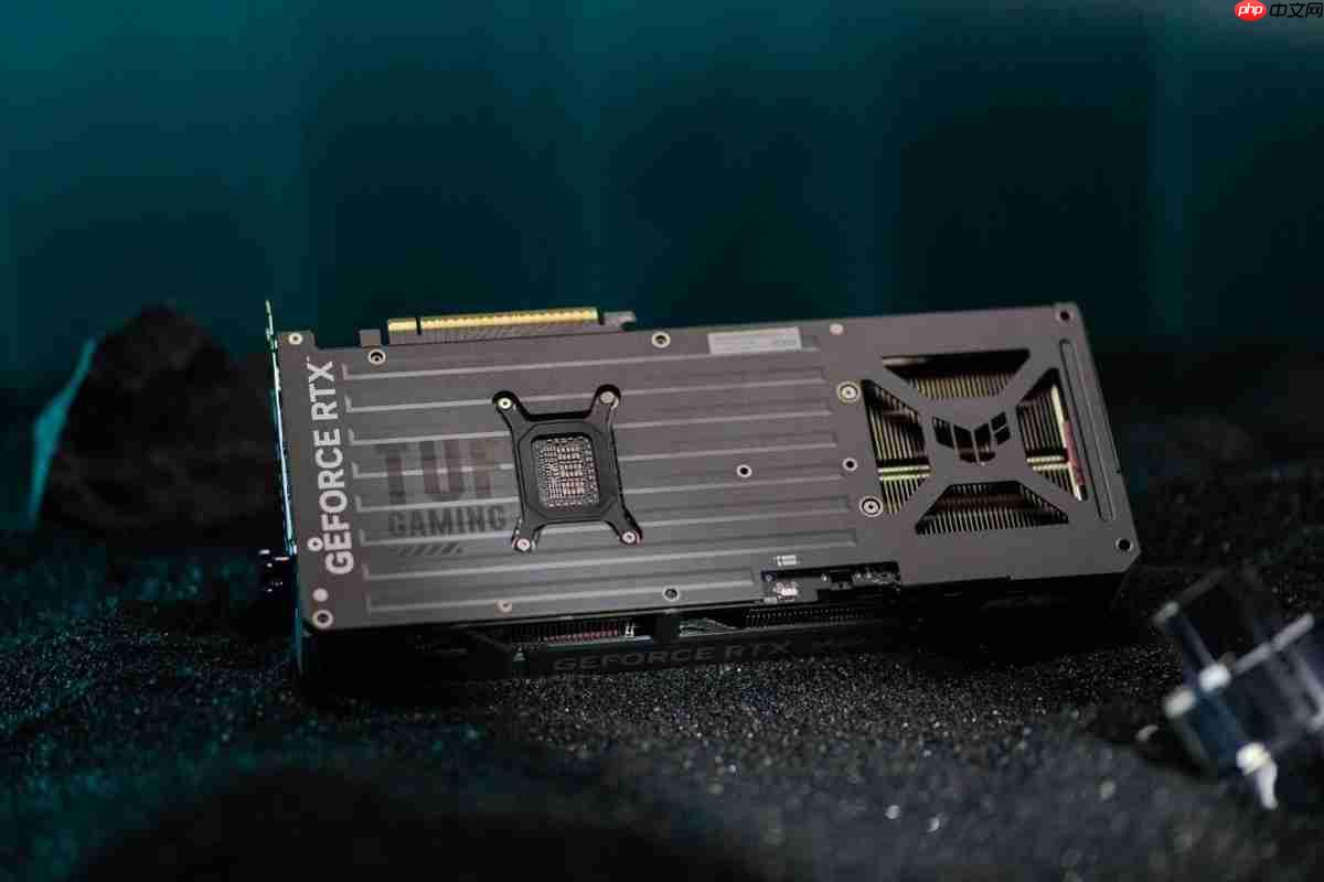 战力全开！华硕5070Ti显卡搭载DLSS4高帧畅玩《剑星》