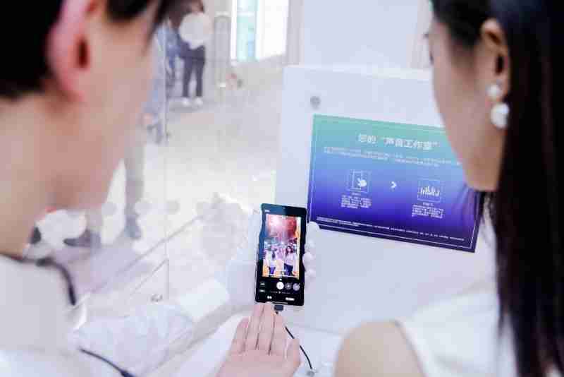 三星多款热门产品亮相AWE 2025 用AI技术打造未来智能生活 