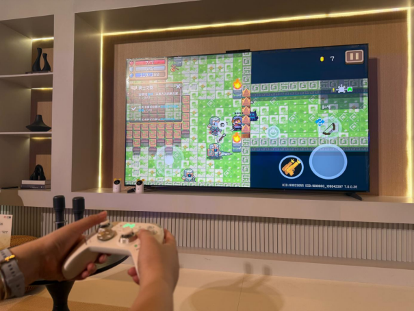 线下首曝 北通智能游戏手柄 星闪款亮相鸿蒙智联伙伴峰会