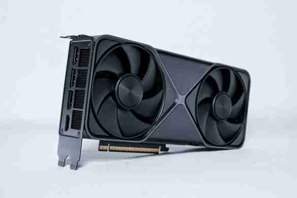 甜品级显卡新标杆：NVIDIA GeForce RTX 5070 FE评测