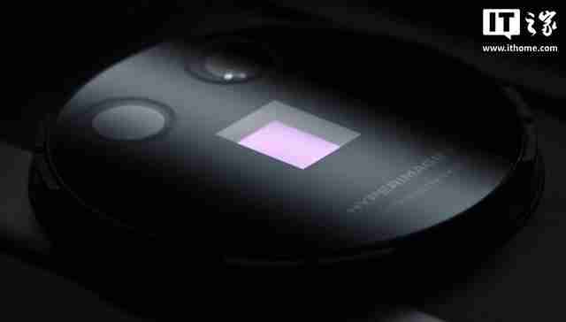 真我首款可更换镜头概念机亮相MWC 2025，10倍无损光学变焦